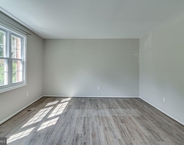 3374 Breckenridge Court - Photo Thumbnail 4