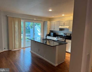 12097 Edgemere Circle - Photo Thumbnail 2