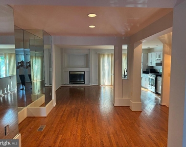 12097 Edgemere Circle - Photo Thumbnail 3