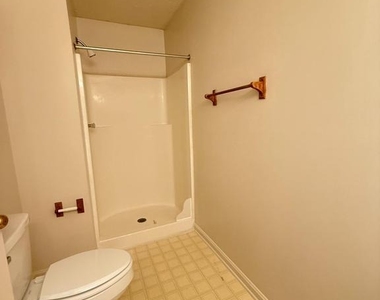 328 Tudor Drive - Photo Thumbnail 9