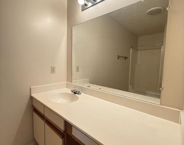 328 Tudor Drive - Photo Thumbnail 10