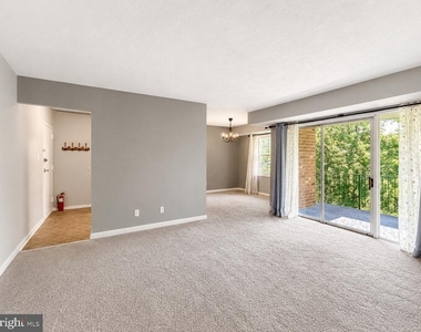 3830 Lyndhurst Drive - Photo Thumbnail 8