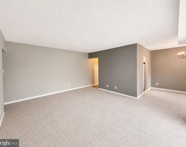 3830 Lyndhurst Drive - Photo Thumbnail 7