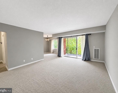 3830 Lyndhurst Drive - Photo Thumbnail 9