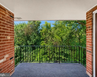 3830 Lyndhurst Drive - Photo Thumbnail 6