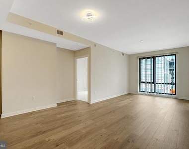 255 W Falls Station Boulevard - Photo Thumbnail 8