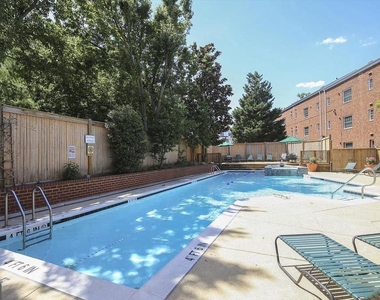 1616 W Abingdon Drive W - Photo Thumbnail 15
