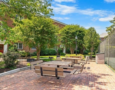 1616 W Abingdon Drive W - Photo Thumbnail 22