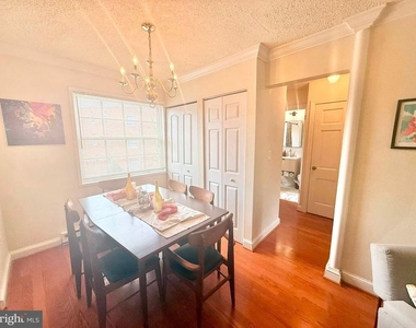 1616 W Abingdon Drive W - Photo Thumbnail 4