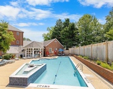 1616 W Abingdon Drive W - Photo Thumbnail 21