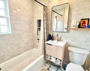 1616 W Abingdon Drive W - Photo Thumbnail 7