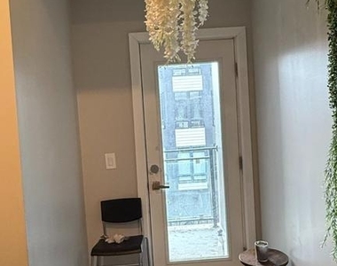 1621 Ridge Avenue - Photo Thumbnail 9