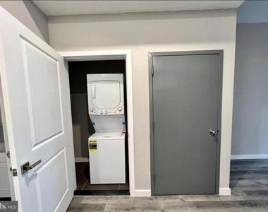 1621 Ridge Avenue - Photo Thumbnail 7
