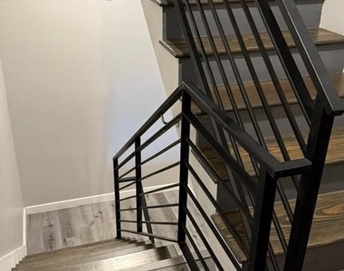 1621 Ridge Avenue - Photo Thumbnail 12