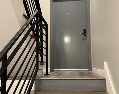 1621 Ridge Avenue - Photo Thumbnail 11