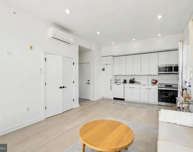 2525 Frankford Avenue - Photo Thumbnail 4