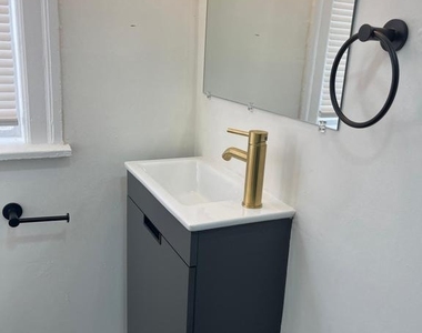 5852 Osage Avenue - Photo Thumbnail 17