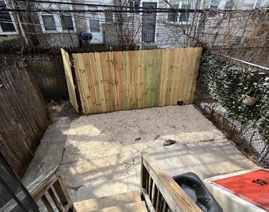 5852 Osage Avenue - Photo Thumbnail 12