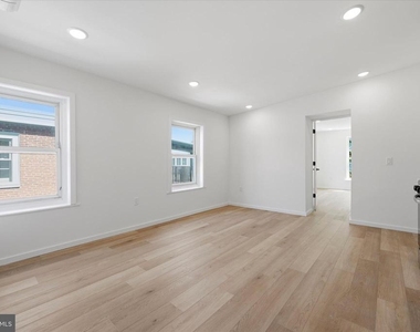 627 N 16th Street - Photo Thumbnail 4