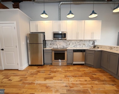 1822 E Glenwood - Photo Thumbnail 3