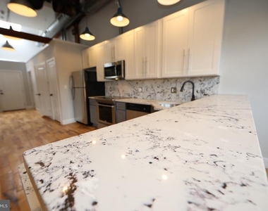 1822 E Glenwood - Photo Thumbnail 4