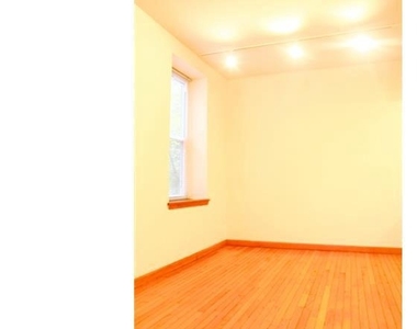 260 S 11th Street - Photo Thumbnail 4