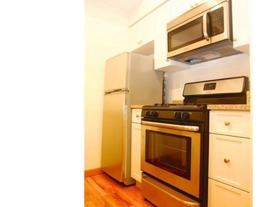 260 S 11th Street - Photo Thumbnail 5