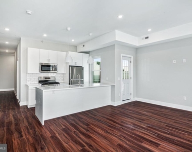 1527 Ridge Avenue - Photo Thumbnail 2