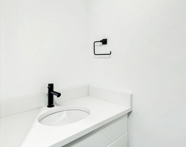 1527 Ridge Avenue - Photo Thumbnail 25