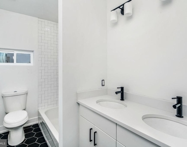 1527 Ridge Avenue - Photo Thumbnail 23