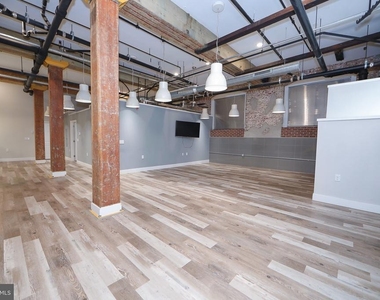 1822 E Glenwood - Photo Thumbnail 1