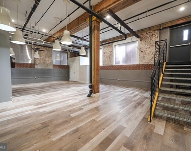 1822 E Glenwood - Photo Thumbnail 6