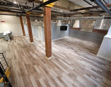1822 E Glenwood - Photo Thumbnail 2