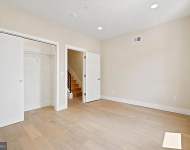 2440 E Harold Street - Photo Thumbnail 8