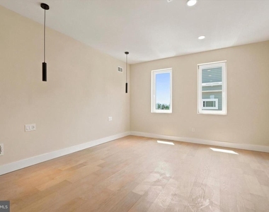 2440 E Harold Street - Photo Thumbnail 9