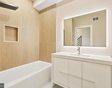 2440 E Harold Street - Photo Thumbnail 6