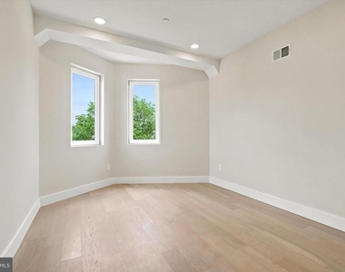 2440 E Harold Street - Photo Thumbnail 4