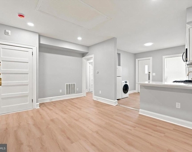 5548 Ridge Avenue - Photo Thumbnail 2