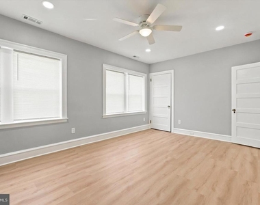 5548 Ridge Avenue - Photo Thumbnail 9
