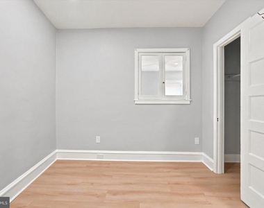 5548 Ridge Avenue - Photo Thumbnail 7