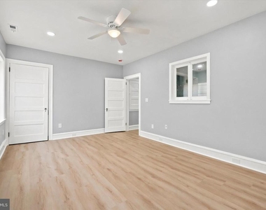 5548 Ridge Avenue - Photo Thumbnail 11
