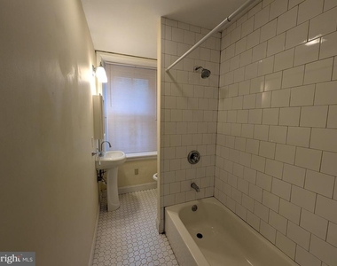 304 W School House Lane - Photo Thumbnail 2