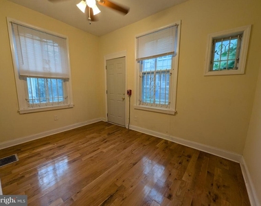 304 W School House Lane - Photo Thumbnail 1