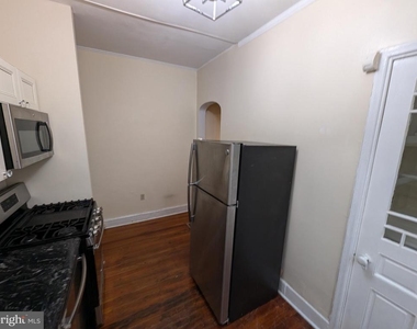 304 W School House Lane - Photo Thumbnail 4