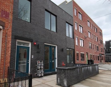 810 N Uber Street - Photo Thumbnail 1