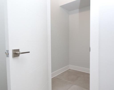810 N Uber Street - Photo Thumbnail 29