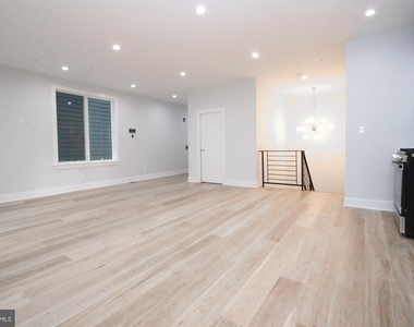 810 N Uber Street - Photo Thumbnail 10