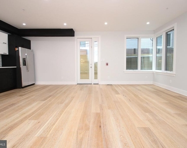 810 N Uber Street - Photo Thumbnail 4