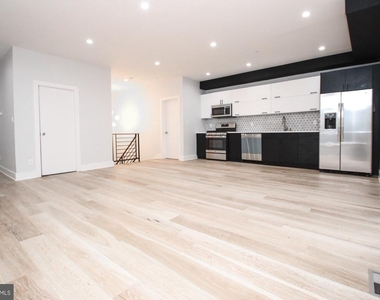 810 N Uber Street - Photo Thumbnail 13