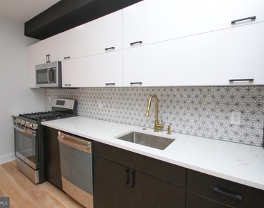 810 N Uber Street - Photo Thumbnail 9